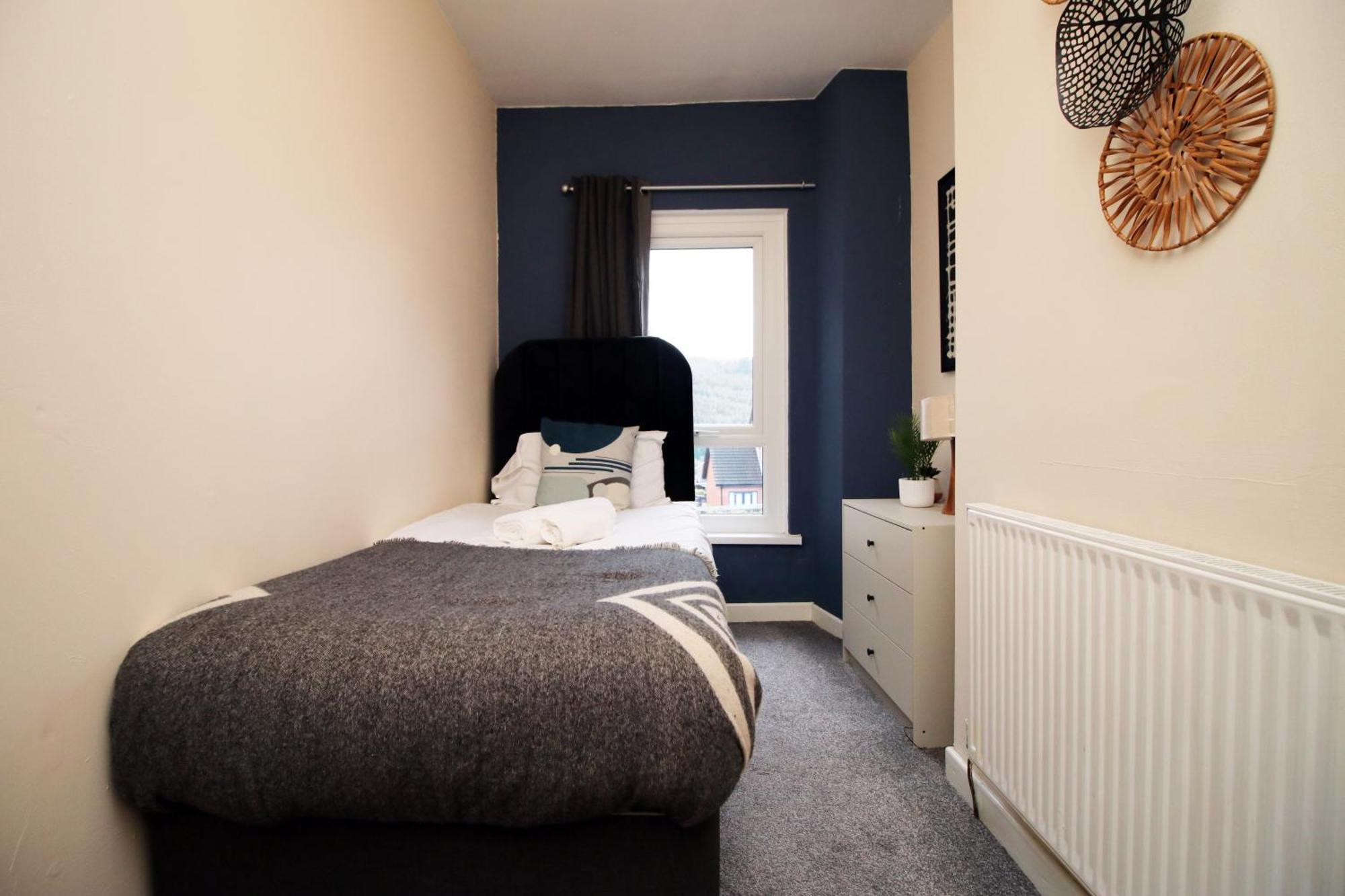 Cosy 3Br Home, Scenic Views, Ideal For Walks & Work Abertillery Exterior photo