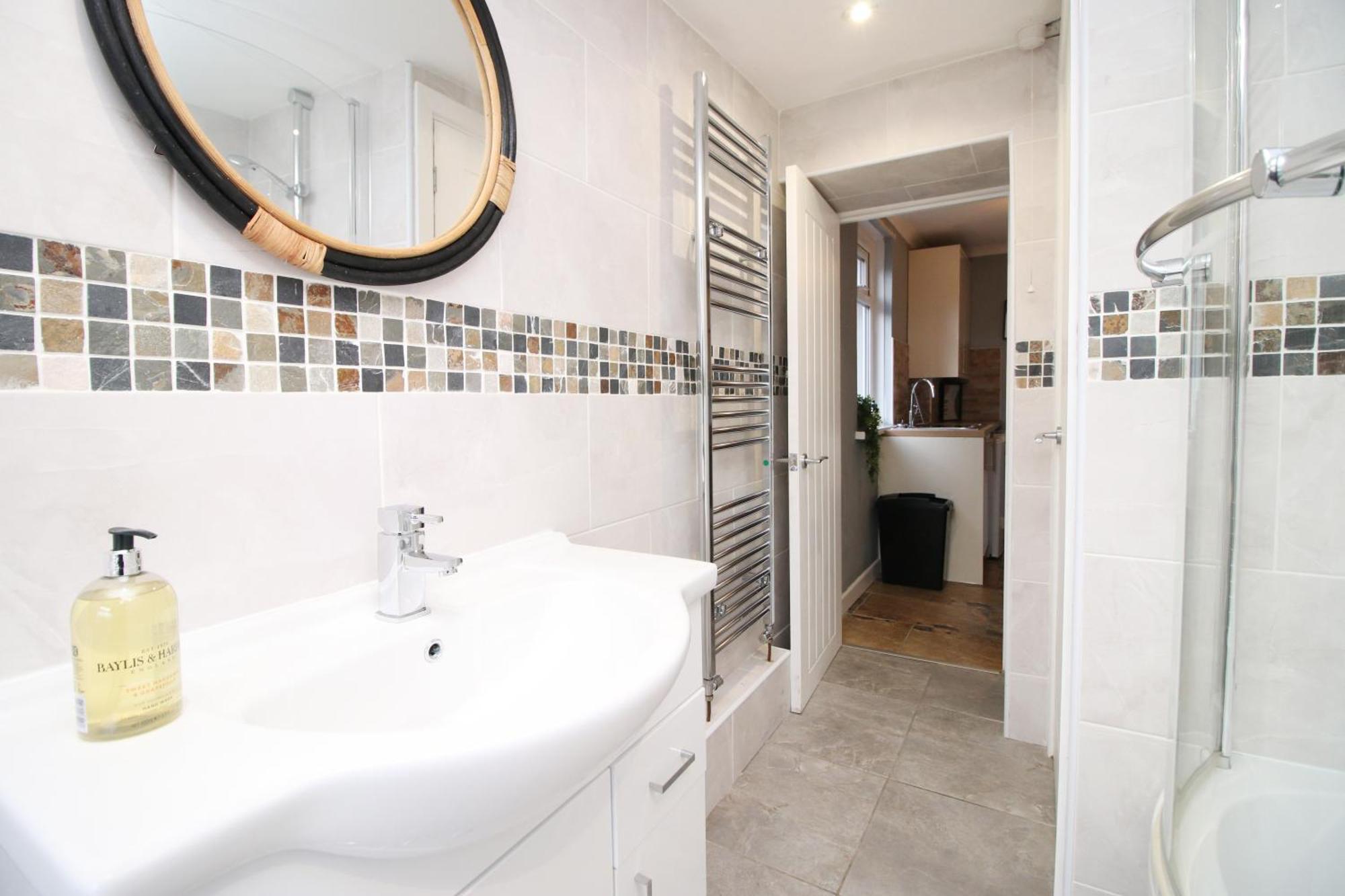 Cosy 3Br Home, Scenic Views, Ideal For Walks & Work Abertillery Exterior photo